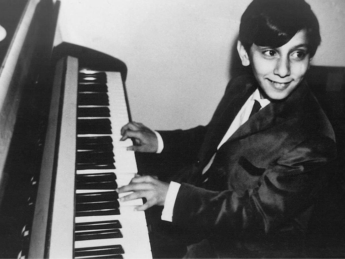 Image alt text: A young Ziad Rahbani, the son of Fairuz, playing piano